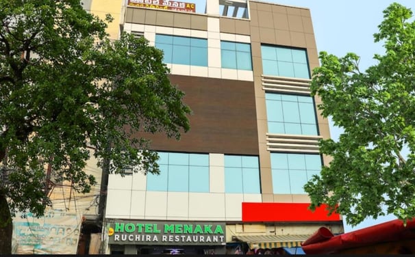 Luxurious hotel in Delhi, India showcasing beautiful architecture and modern amenities.