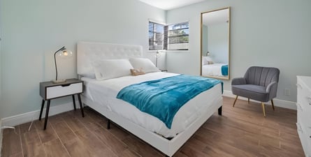 A bedroom with a bed and a chair in hollywood beach, florida A bedroom with a bed and a chair in hollywood beach, florida
