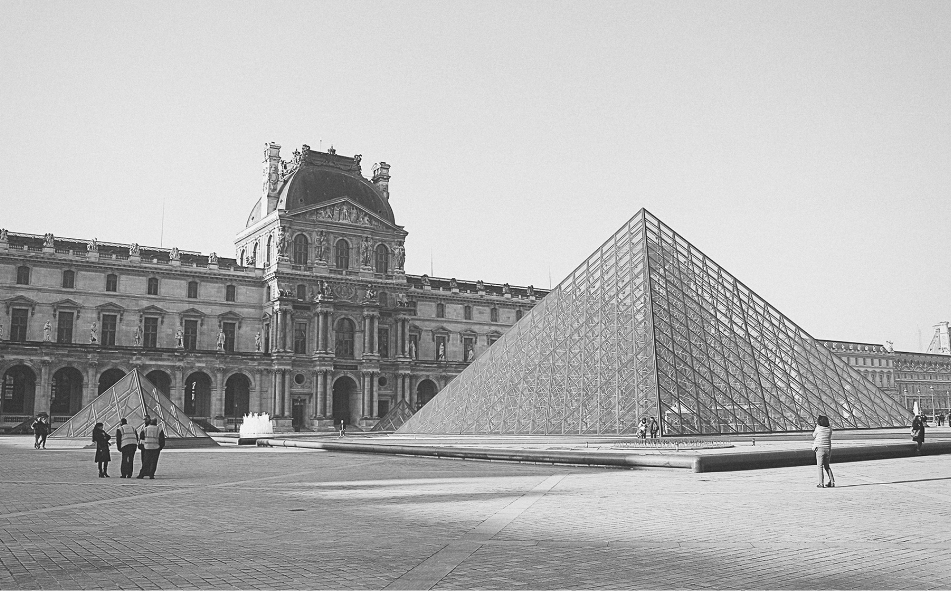 Picture of louvre museum