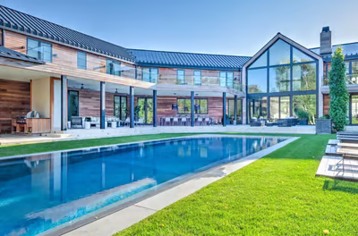 9 Bedroom House in Water Mill.