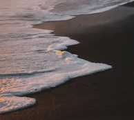 ocean waves crashing on shore during daytime ocean waves crashing on shore during daytime