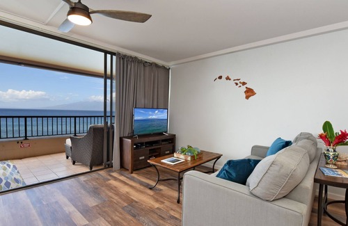 MK 605 Remodeled Oceanfront Condo indoor view 2