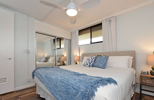 MK 605 Remodeled Oceanfront Condo indoor view 3