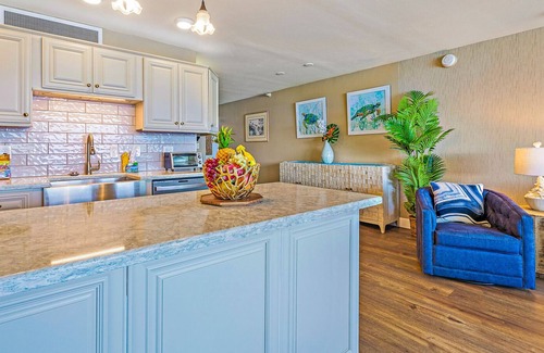 Honokowai Condo | Direct OCEANFRONT, Rare Enclosed Lanai, AC - Maui Kai 804
