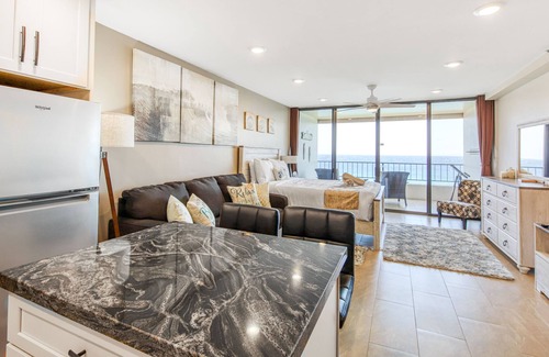 MK 707 Oceanfront Studio with Balcony