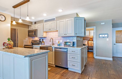 Honokowai Condo | Direct OCEANFRONT, Rare Enclosed Lanai, AC - Maui Kai 804