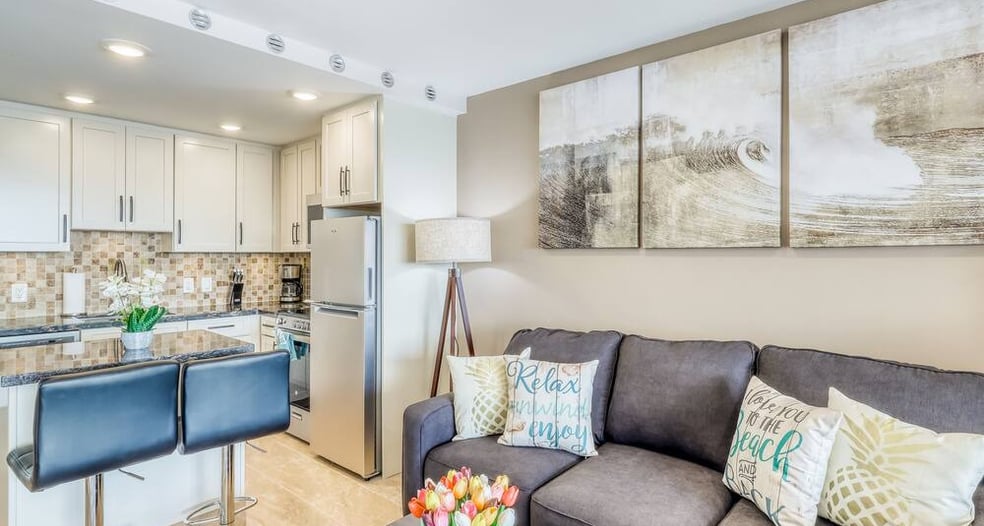 MK 707 Oceanfront Studio with Balcony