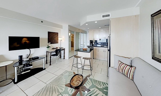 MK 203 Remodeled Beachfront Studio
