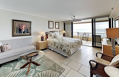 MK 203 Remodeled Beachfront Studio