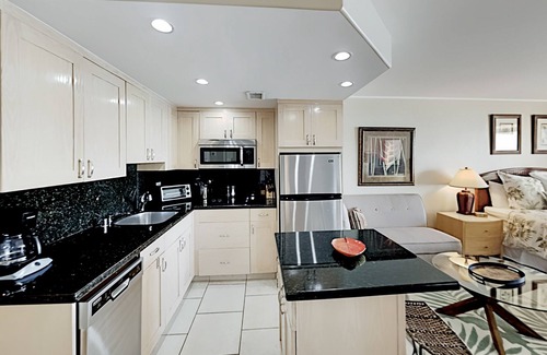 MK 203 Remodeled Beachfront Studio