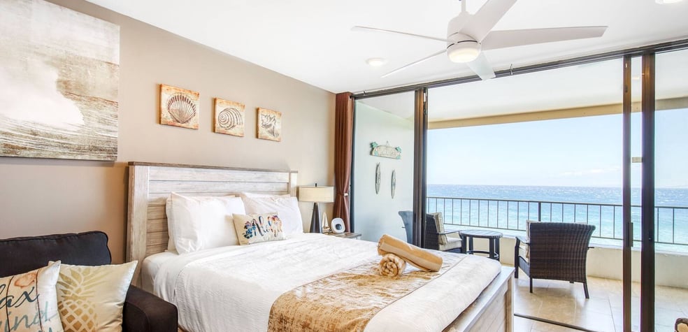 MK 707 Oceanfront Studio with Balcony