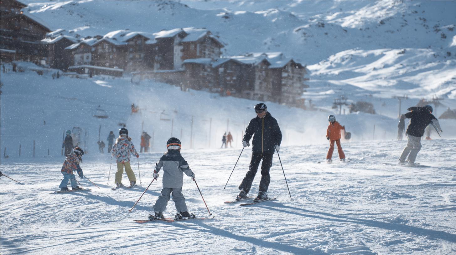 travelnerd-family-skiing-in-val-thorens-beginner-area-wide-ge-8f0384c8-0c49-4db1-b43b-607bcfbc2991-2